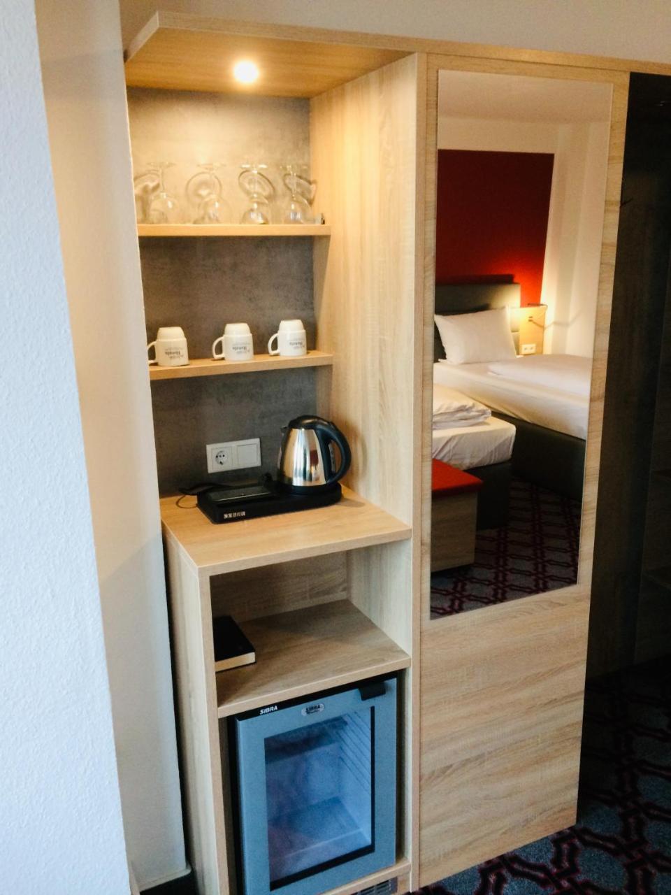 Adesso Hotel Gottingen - Pay At Property On Arrival-Ihr Automatenhotel In เกิตทิงเงน ภายนอก รูปภาพ