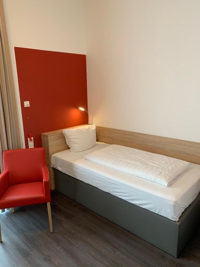 Adesso Hotel Gottingen - Pay At Property On Arrival-Ihr Automatenhotel In เกิตทิงเงน ภายนอก รูปภาพ
